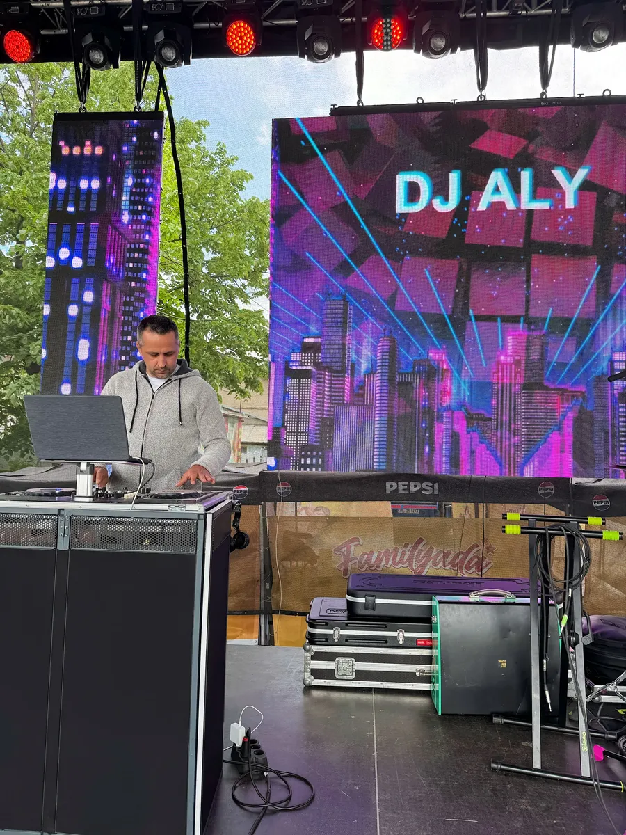Aly Deejay live performance